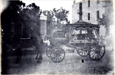 Antic cotxe funerari. 1932